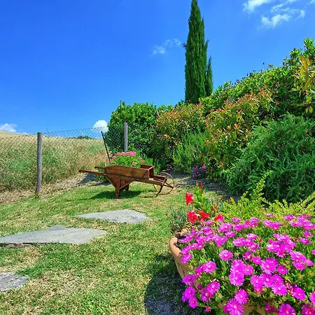 Castelmuzio Villa *
